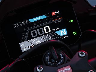 2021年 Tuono V4 Factory（メーター表示イメージ）