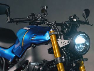 2022年 XSR900（ヘッドライト点灯イメージ）