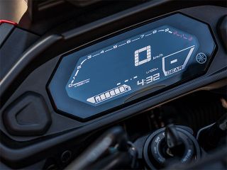 2022年 TRACER 7（メーター表示イメージ）