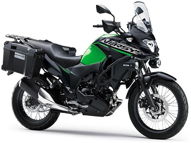 2022年 Versys-X 250 TOURER キャンディライムグリーン×メタリックフラットスパークブラック（カタログメイン）