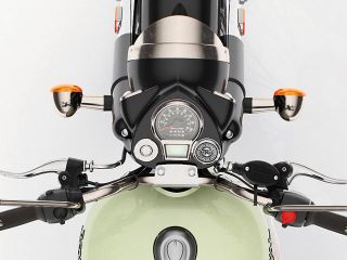 2022年 Classic350 Redditch（ハンドルまわりイメージ）