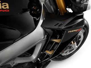 2022年 Tuono V4 Factory（ブリスターカウル内のウイング）
