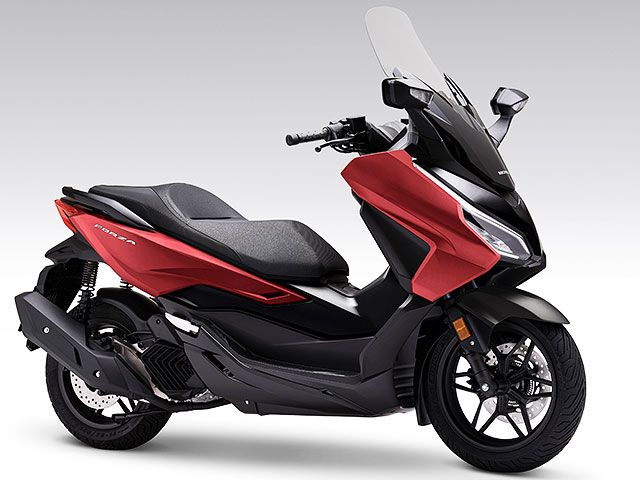 2023年 FORZA125 Matt Carnelian Red Metallic（カタログメイン）