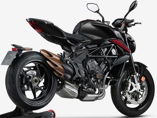 2023年 BRUTALE 800 R（リアビュー）