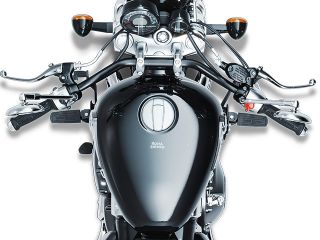 2023年 Super Meteor 650 Standard（ハンドルまわりイメージ）
