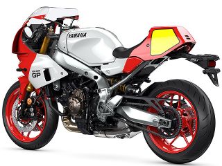 2024年 XSR900GPLegend Red（リアビュー）