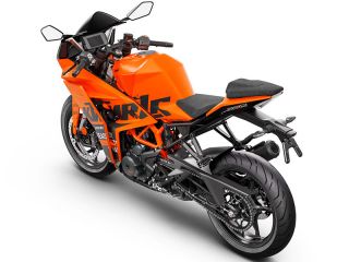 2023年 RC390（リアビュー）