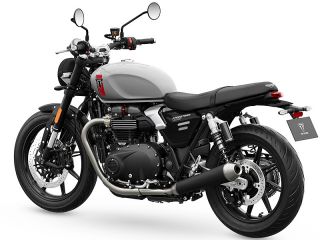 2025年 Speed Twin 900（リアビュー）