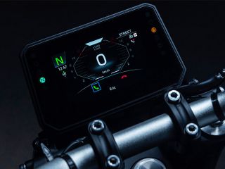 2025年 MT-07（メーター表示イメージ）
