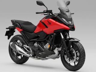 2025年 NC750X Dual Clutch TransmissionFighting Red with Graphite Black trim