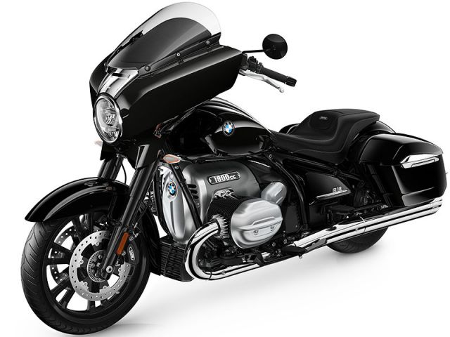 2025年 R18 B Blackstorm metallic（カタログメイン）
