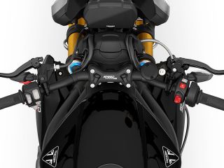 2025年 Speed Triple 1200RS（ハンドルまわりイメージ）