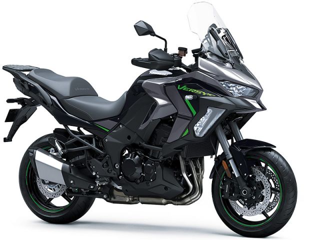 2025年 Versys 1100 SE メタリックグラファイトグレー×メタリックディアブロブラック（カタログメイン）