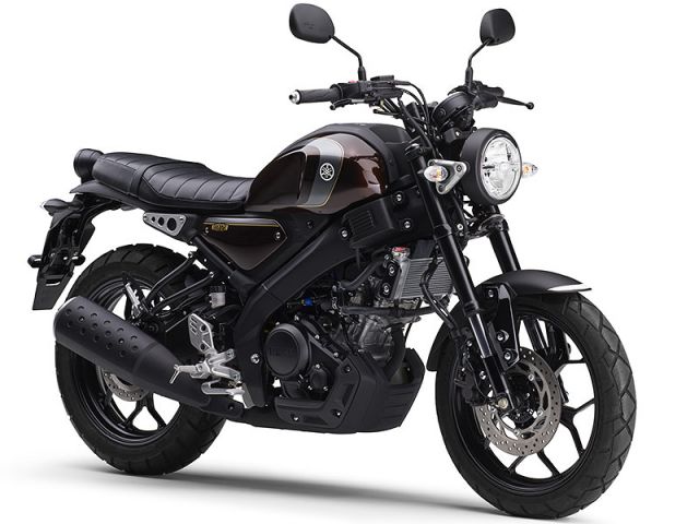 2025年 XSR125 ABS ベリーダークオレンジメタリック1（カタログメイン）