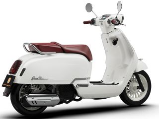 2025年 GT125S ELEGANCE EDITION（リアビュー）