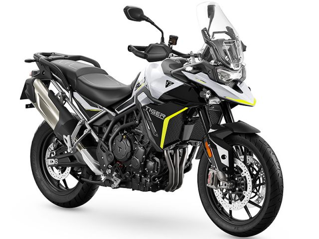 2026年 Tiger 900 GT Pro Snowdonia White & Sapphire Black（カタログメイン）