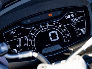 2025年 SR GT Replica 200（メーター表示イメージ）