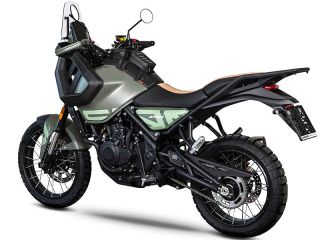 2025年 CROSSFIRE 500 STORR（リアビュー）