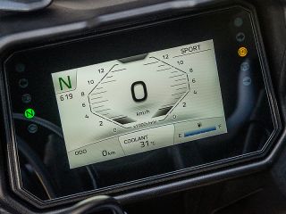 2026年 TRACER 7 GT Y-AMT（メーター表示イメージ）
