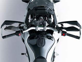 2026年 KLE500 SE（ハンドルまわりイメージ）