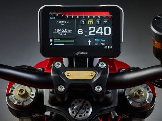 2026年 BRUTALE Serie Oro（メーター表示イメージ）