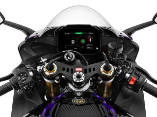 2026年 RSV4 FACTORY（ハンドルまわりイメージ）