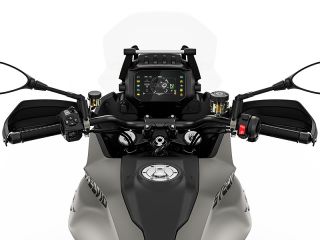 2026年 STELVIO（ハンドルまわりイメージ）