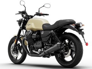 2026年 V7 Stone（リアビュー）