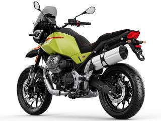 2026年 V85 STRADA（リアビュー）