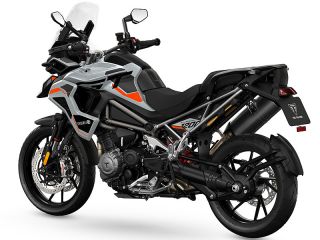 2026年 Tiger 1200 Alpine Edition（リアビュー）