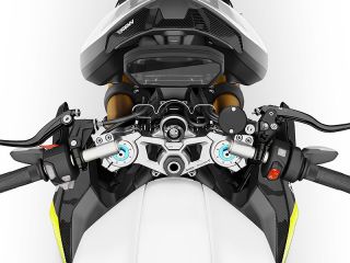 2026年 Street Triple765 Moto2(TM) Edition（ハンドルまわりイメージ）