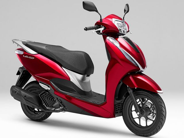 2026年 LEAD 125 キャンディーラスターレッド（カタログメイン）