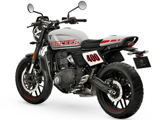 2026年 Tracker 400（リアビュー）