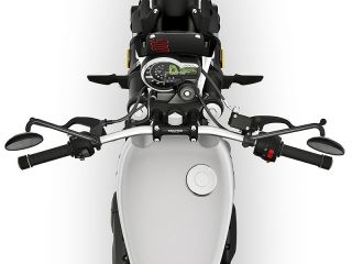 2026年 Tracker 400（ハンドルまわりイメージ）