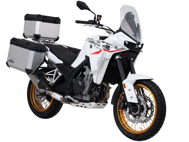 2026年 800X TOURING WHITE（カタログメイン）