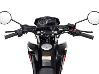 2025年 XR150L（ハンドルまわりイメージ）