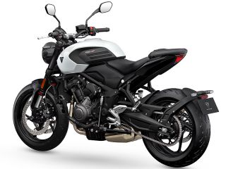 2026年 TRIDENT 660（リアビュー）