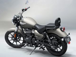 2026年 Meteor350 STELLAR（リアビュー）