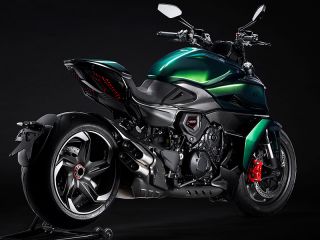 2024年 Diavel for Bentley（リアビュー）