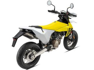 2026年 701 SUPERMOTO（リアビュー）