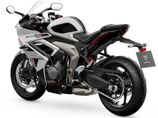 2026年 Daytona 660（リアビュー）