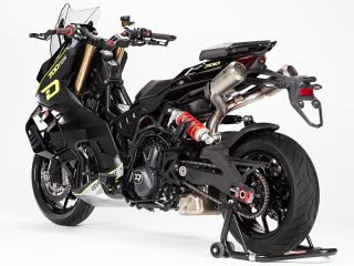 年 DRAGSTER 700 TWIN Premium Edition（リアビュー）