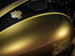 2026年 Classic650 125th Year Anniversary Special Edition（燃料タンク上部エンブレム）