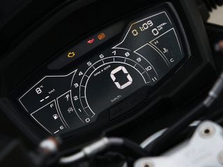 2026年 SR GT Sport 200（メーター表示イメージ）