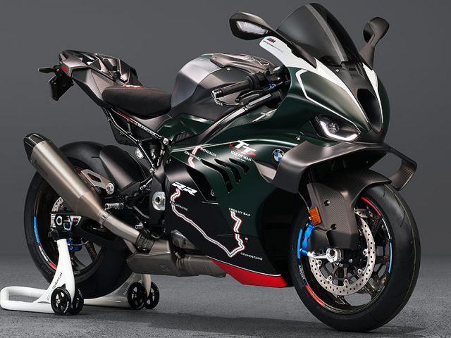 2026年 M1000RR Limited Edition Isle of Man TT. ブリティッシュ・レーシング・グリーン（カタログメイン）