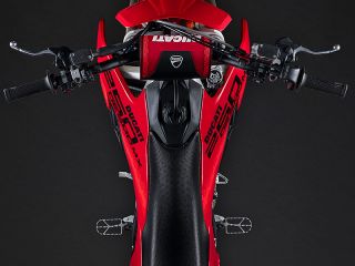 2027年 Desmo250 MX（ハンドルまわりイメージ）