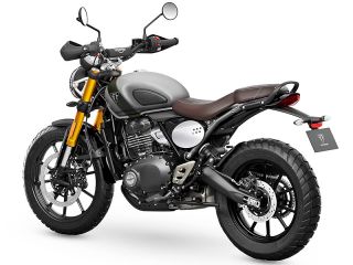 2027年 Scrambler 400X（リアビュー）