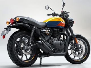 2026年 Hunter350 Dual toneMumbai Yellow（リアビュー）
