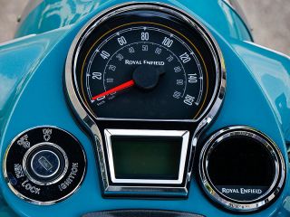 2026年 Goan Classic 350 Top（メーターまわりイメージ）