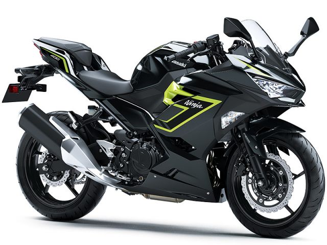 2027年 Ninja 400 メタリックカーボングレー×エボニー（カタログメイン）